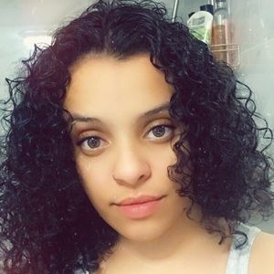 Meet your Posher, Airiana